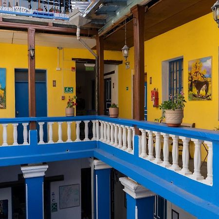 ホテル Blue Door Housing Historic キト エクステリア 写真