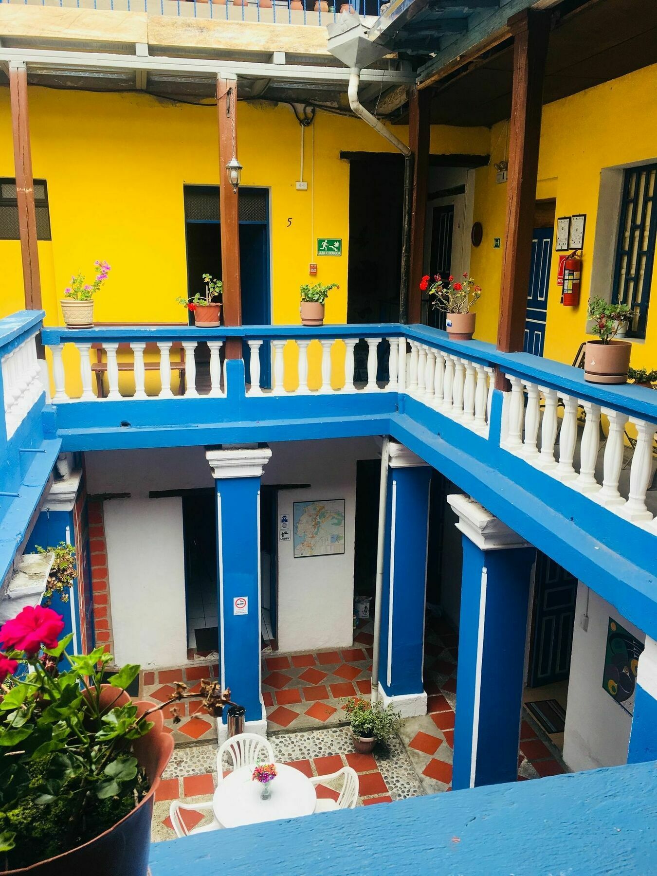 ホテル Blue Door Housing Historic キト エクステリア 写真